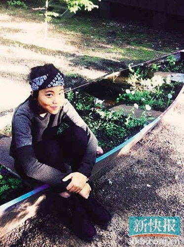 窦靖童对镜头笑容灿烂似走出王菲离婚影响(图)