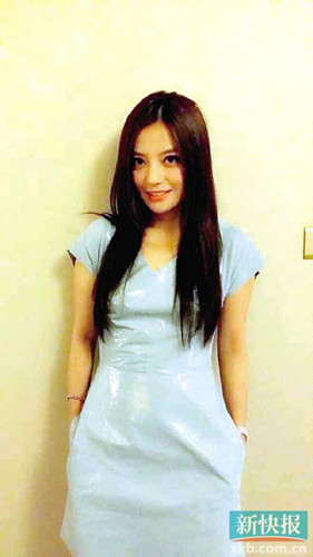 赵薇晒浓妆自拍照靓丽动人(图)