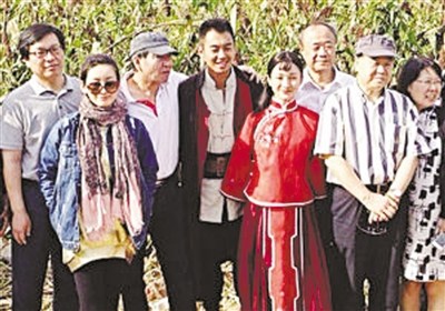 《红高粱》开拍莫言探班周迅红衣造型曝光(图)