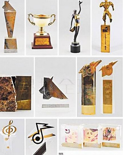 梅艳芳50岁冥诞遗物拍卖金马影后奖座估价1890元