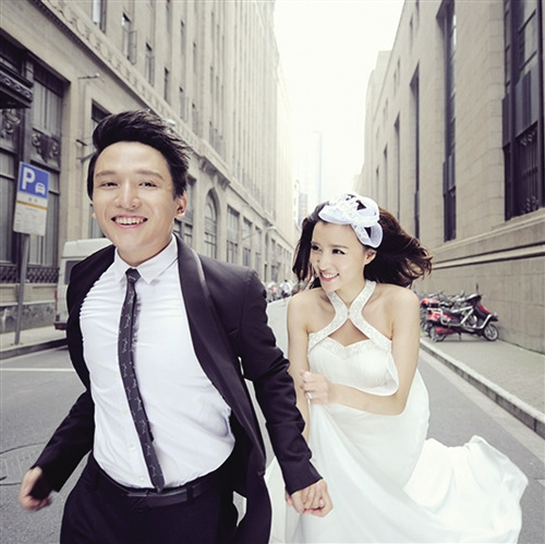 女主播张杨果与主持人百克力大婚近婚照曝光