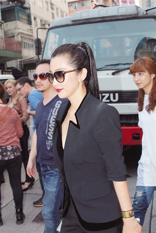 ���������4�����������ع�һ������װ˧����ͼ��