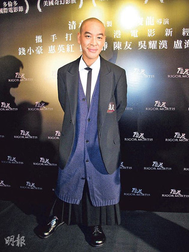 惠英红拍新戏抱怨要当街洗澡赞麦浚龙有才华