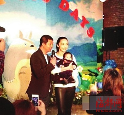 姚晨为爱子办百日宴“小土豆”眼大可爱(图)
