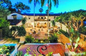 ����ɭ�����롰ĺ��Ů�����հ����ۼ�675����Ԫ