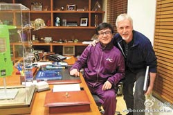 成龙探访卡梅隆美国办公室商讨合作方案(图)