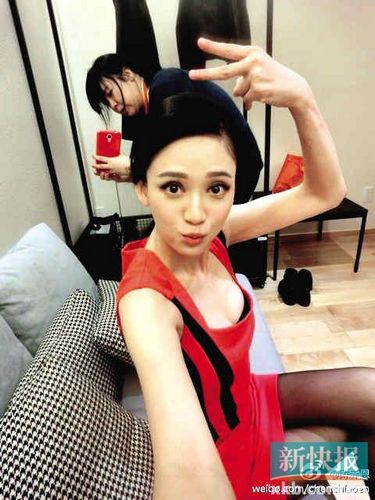 陈乔恩晒自拍照意外露内衣女人味十足(图)