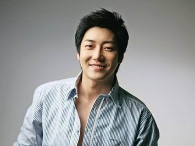 韩国男星金智勋饭店用T恤上吊身亡(图)