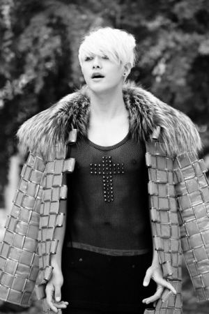 马天宇重回歌坛造型“雷人”被疑似整容(图)