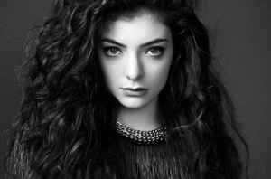 新西兰17岁女歌手洛德:不做“甜心宝贝”