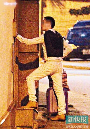 何超云住处屡遭“痴心汉”骚扰(图)