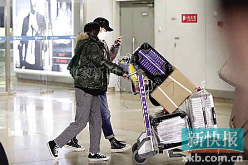 疑刘诗诗搬家到北京或已与吴奇隆同居(图)