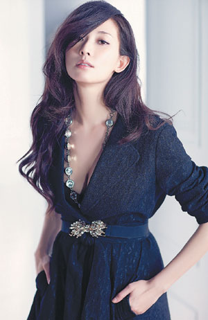 女性服装品牌排行_华服演绎东方熊英高级女装品牌亮相上海时装周