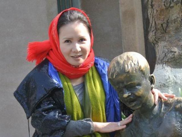 台60岁女星遭内地煤老板追捧KTV唱歌险夺门而出