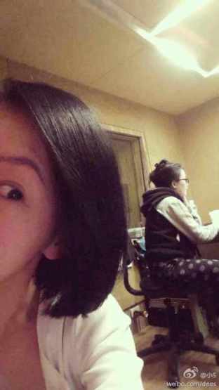 小S晒素颜照自曝和好姐妹正在工作(图)