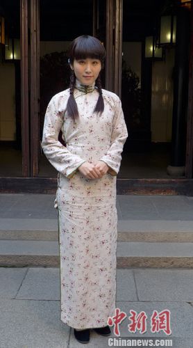 李少红《茧镇奇缘》曝周毅剧照“大姐头”惊艳(图)