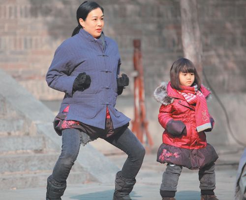 �������Ů����ŵ�����������һ���ְ֣�ͼ��