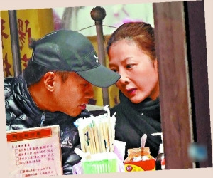 ��������7��Ů���ع����˹�ҹ�У�ͼ��