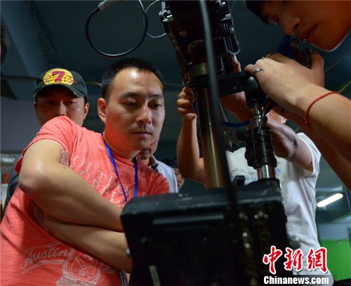 《最佳嫌疑人》定档4月18日导演张承谈影市现状