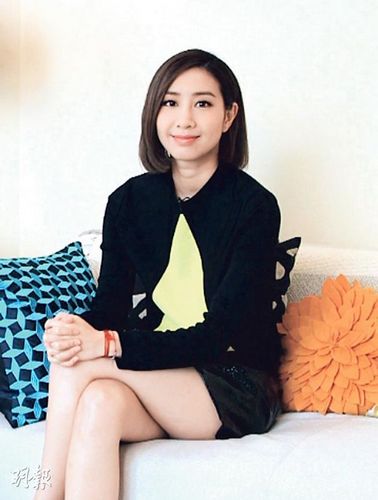 吴雨霏分享爱情观:情侣常黏在一起未必是好事