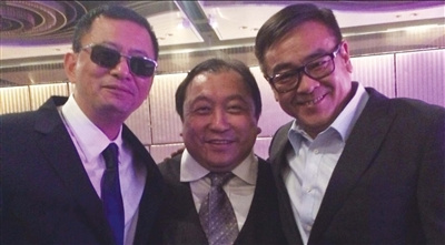 尔冬升与王晶曝“世纪合照”一照一笑泯