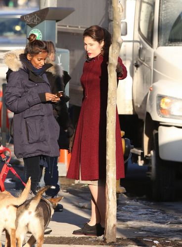 帕丁森新戏《Life》最新片场美艳女主角首曝光