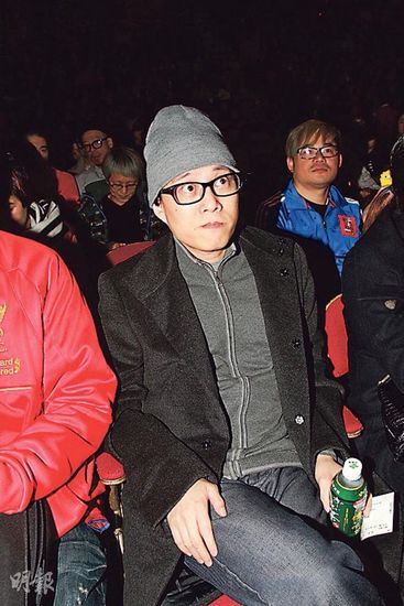 黄耀明个唱激情吻何韵诗嘴 称早就想亲对方(组图)(8)-中新网