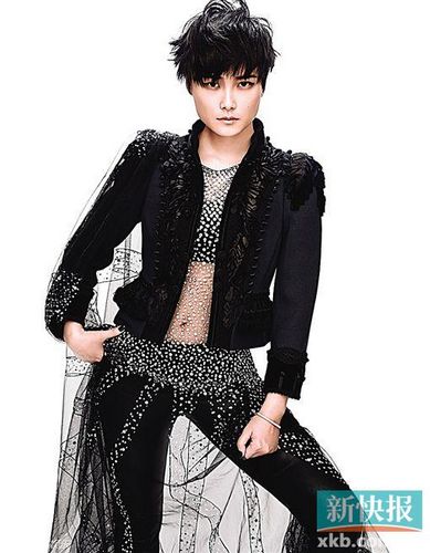 李宇春前卫封面照曝光头戴羽冠显高冷气质(图)