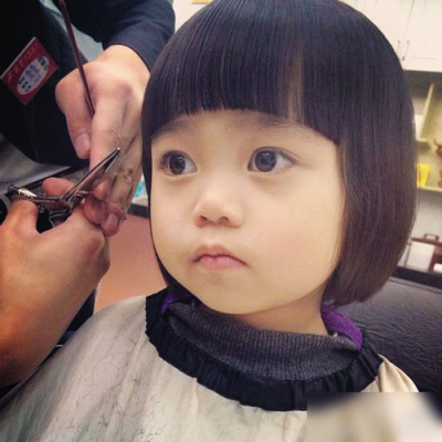 ����ɹŮ���������ڡ�Ů����ǰ��Χ�ۣ�ͼ��