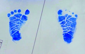 梁静茹顺利产子老公晒一对蓝色小脚印(图)