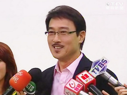 赵又廷被曝与高圆圆婚期将近父亲:最快年底(图)