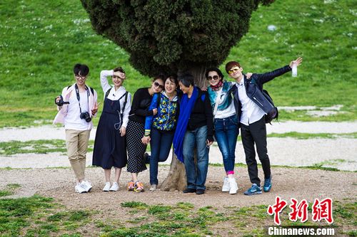 许晴《花儿与少年》罗马见恋人亲吻一脸娇羞(图)