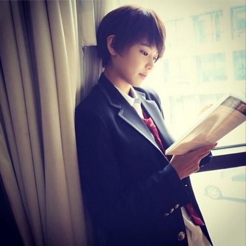 少女时代秀英晒自拍化身清秀美少年(图)