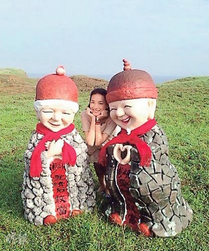 舒淇与“爱情石”合影网友:冯德伦快来求婚(图)