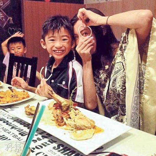 �Ű�֥����������Է�һ�����ڰڸ�Ц���ͣ�ͼ��