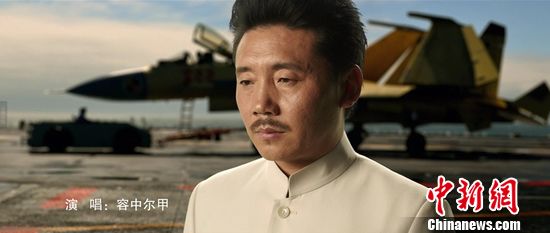 专访藏族歌手容中尔甲:望女儿学会面对生活的态度