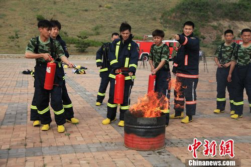 ������Ҷ���»��ϴ�ڿ��˧����Ӧ��ȡ����