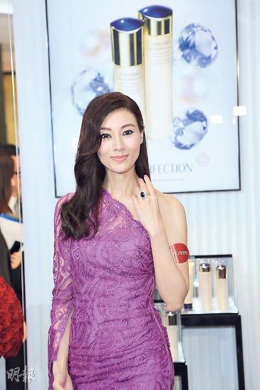 儿子登杂志封面未打马赛克李嘉欣:老公很生气