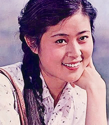 倪萍20岁纯美照曝光容貌端庄大方(图)