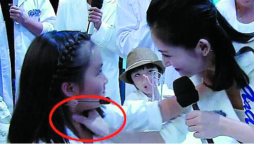 谢娜掐黄磊女儿脖子被批没素质自曝还有追打视频