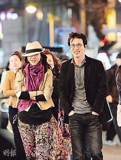 汤唯宣布与韩国导演订婚经纪人否认已怀孕(图)