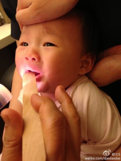 大S晒女儿检查口腔照片爱女表情痛苦恐慌(图)