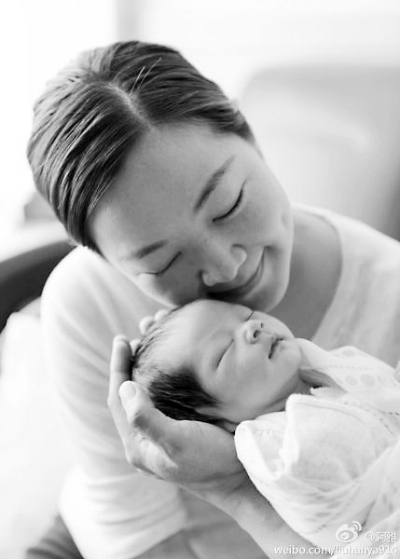 阿雅美国结婚产女母亲对女婿赞不绝口