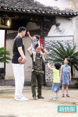 姚明客串《爸爸2》一出场即“吓呆”萌娃(图)