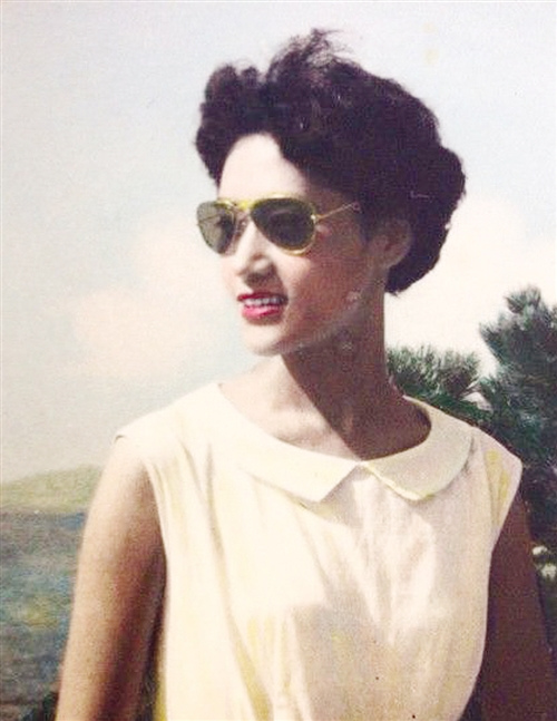 李嘉欣晒母亲少女时代美照网友:基因强大(图)