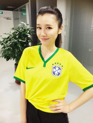 央视美女主持刘语熙走红穿哪队球衣哪队不赢球