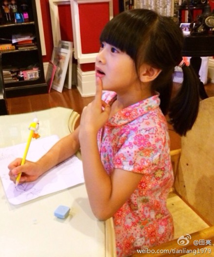 田亮晒女儿萌照曝森碟暑假想学画画开车(图)