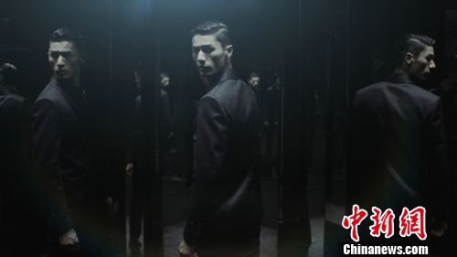 男模刘畅跨界获代言坦言“青春怎有终点”(组图)
