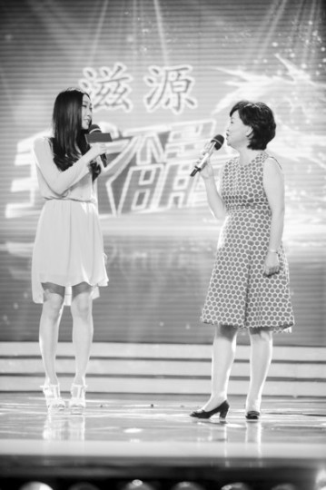 水均益女儿与鞠萍对唱崔永元鼓励:超越你爸(图)