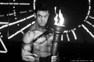 阿米尔·汗训练两年晒肌肉秀精湛踢踏舞技(图)